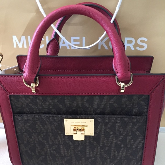 NWT MICHAEL KORS TINA BROWN CHERRY MESSENGER SMALL - Picture 6 of 8